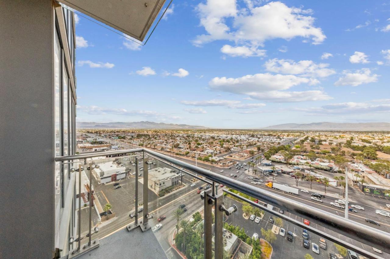 Huge Modern Luxury 17 Floor Panoramic Corner Suite With Open Balcony 라스베이거스 외부 사진